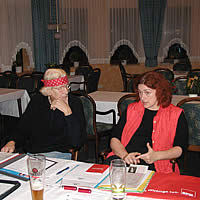 Das Foto zeigt den Tostedter SPD-Ortsvereinsvorsitzenden Hanscarl Hoffman und die Bundestagsabgeordnete Monika Griefahn. 