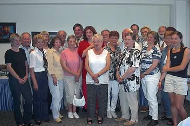Teilnehmerinnen und Teilnehmer aus dem Altkreis Soltau mit der Bundestagsabgeordneten Monika Griefahn (Mitte)