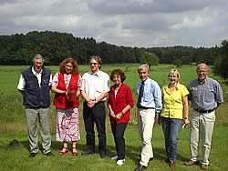 Die Bundestagsabgeordnete Monika Griefahn (rechts) informierte die NGG-Senioren &uuml;ber die &Auml;nderungen bei den Sozialsystemen. Neben ihr Horst Heller, der Vorsitzende der Seniorengruppe, sowie Ingrid Heller.