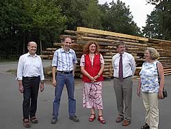 Die Bundestagsabgeordnete Monika Griefahn (rechts) informierte die NGG-Senioren &uuml;ber die &Auml;nderungen bei den Sozialsystemen. Neben ihr Horst Heller, der Vorsitzende der Seniorengruppe, sowie Ingrid Heller.